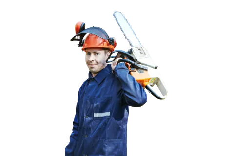 Gärtner in grüner Schutzkleidung lächelt