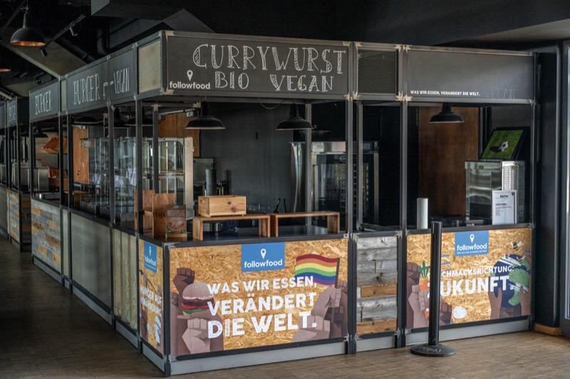 Regionales Unternehmen mit innovativer Ladengestaltung und lokaler Markenpräsenz als Beispiel für authentisches Regionalmarketing