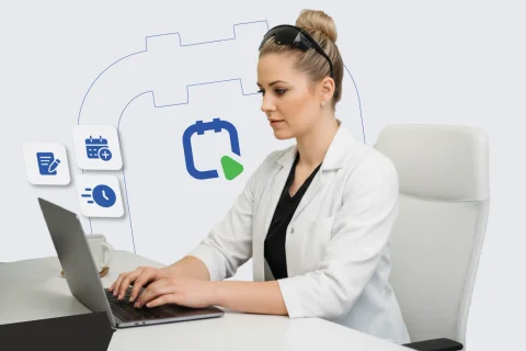 Online Buchungssystem anyhelpnow Organizer für Laserinstitute – Spezialistin verwaltet Behandlungsserien zur Tattooentfernung am Laptop