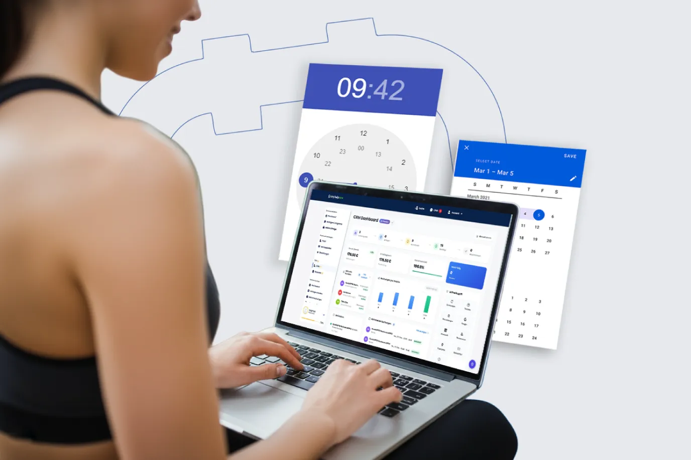 Terminverwaltung Software Yogastudio – Yogalehrerin liest automatische Kurs-Erinnerungen am Laptop