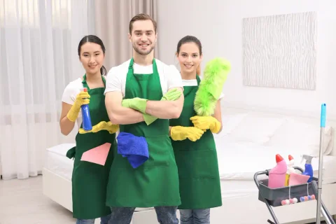 Team von Reinigungskraeften
