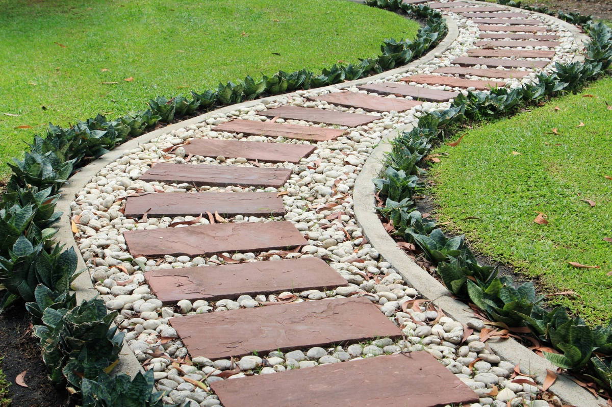 Gartengestaltung mit Steinen und Rindenmulch: Praxistipps & Designideen