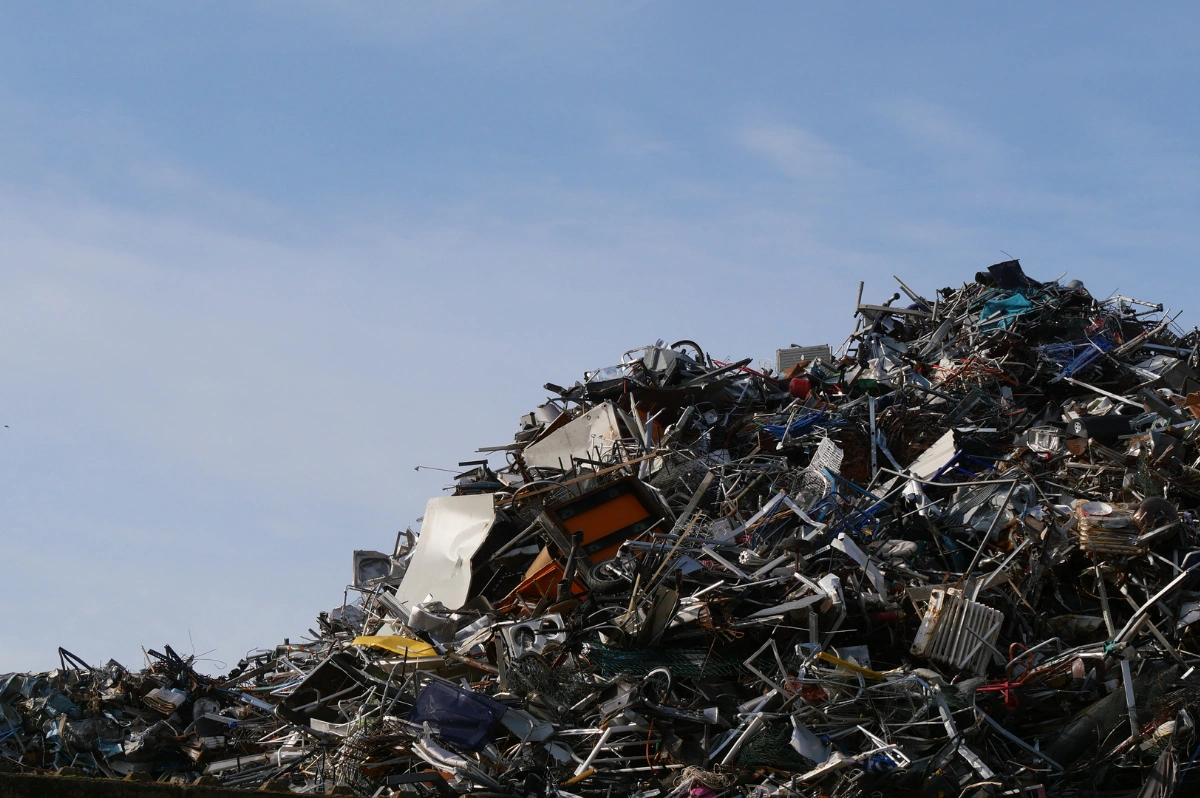 Metall richtig entsorgen: Der komplette Ratgeber für Schrott & Altmetall