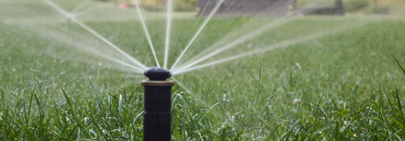 Bewässerungssystem installieren: So gelingt die professionelle Irrigation Installation