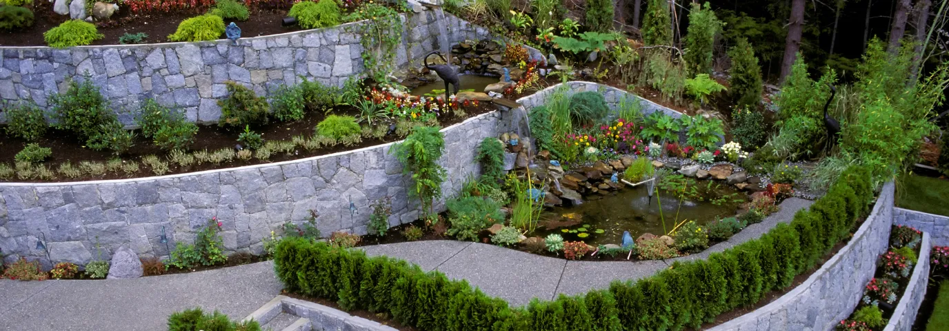Stützmauer im Garten: Planung, Design und Umsetzung