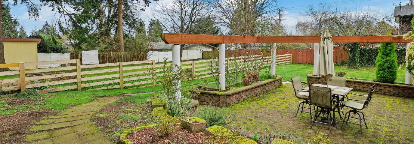 Gartenzaun ohne Fundament: Stabile Montage mit Bodenhülsen & Erdankern