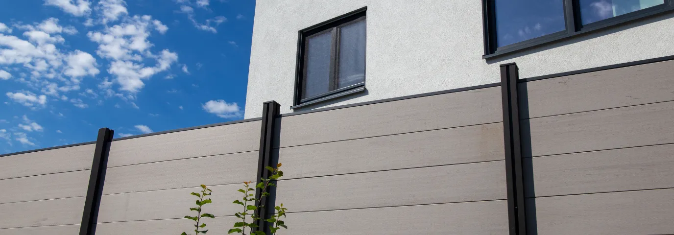 Moderne Gartenzaungestaltung 2025: Trends & innovative Ideen