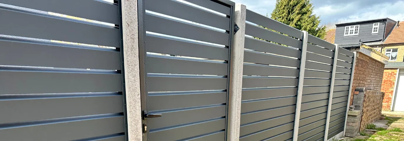 Wie hoch darf ein Gartenzaun sein? Vorschriften & Höhen 2025