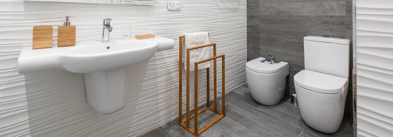 Badezimmer barrierefrei umbauen: Kosten, Förderung & DIN-Normen