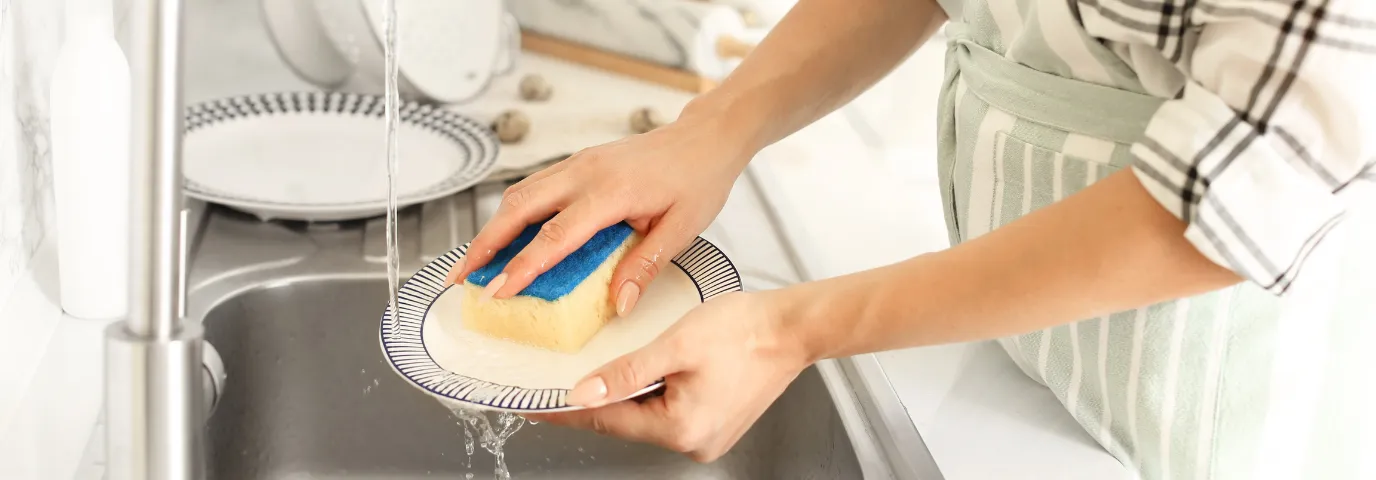 Geschirr richtig spülen: 7 Profi-Tricks für wassersparende Reinigung