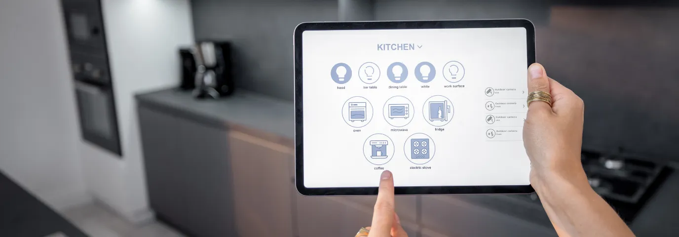 Smarte Küche 2025: Wie KI-Geräte & Sprachsteuerung das Kochen revolutionieren