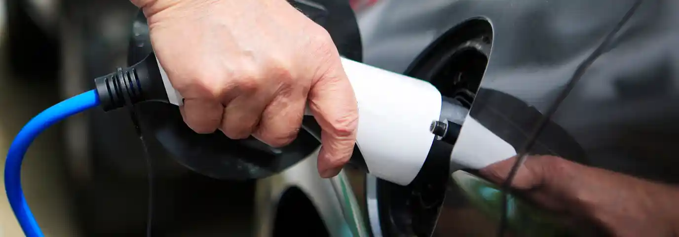 E-Auto vs Verbrenner 2025: Kosten, Reichweite & Umwelt im Vergleich