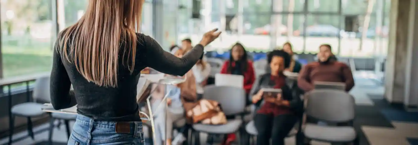 Gruppencoaching vs Einzelcoaching: Welches Format führt Dich wirklich zum Erfolg?