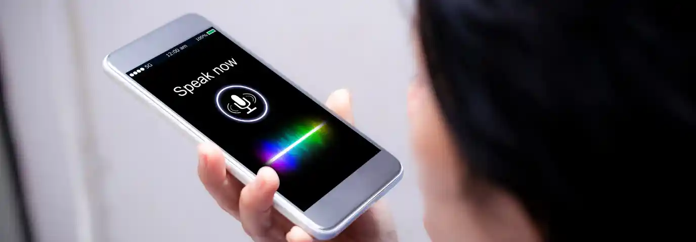 Voice Search SEO 2025: Website für Alexa & Google optimieren