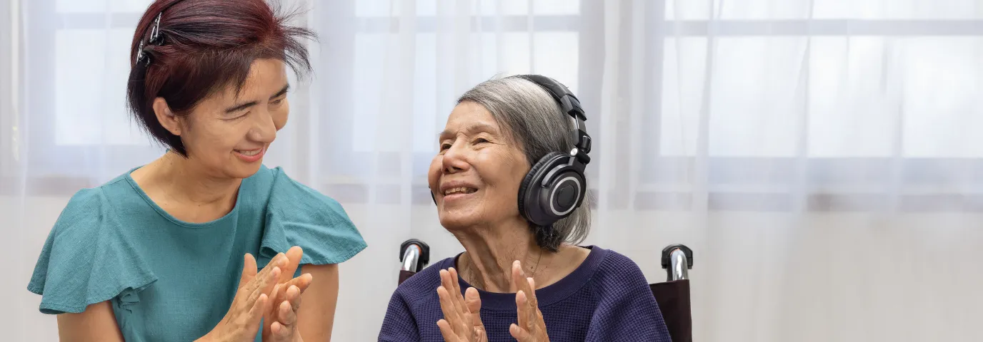Musiktherapie Pflege Senioren: Wie Musik das Wohlbefinden steigert
