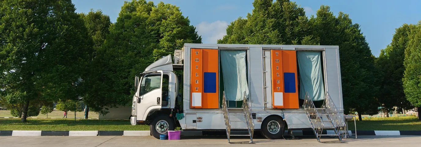 Mobile Sanitäreinheiten & WC-Wagen mieten: Der ultimative Guide