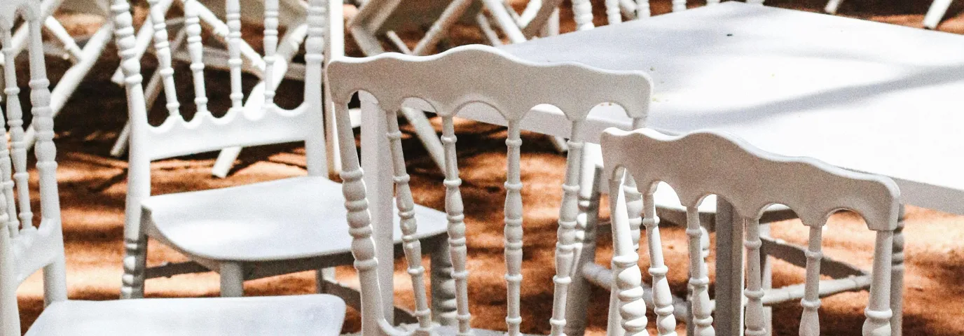 Möbelverleih für Events: So planst Du nachhaltige Feiern mit Stil