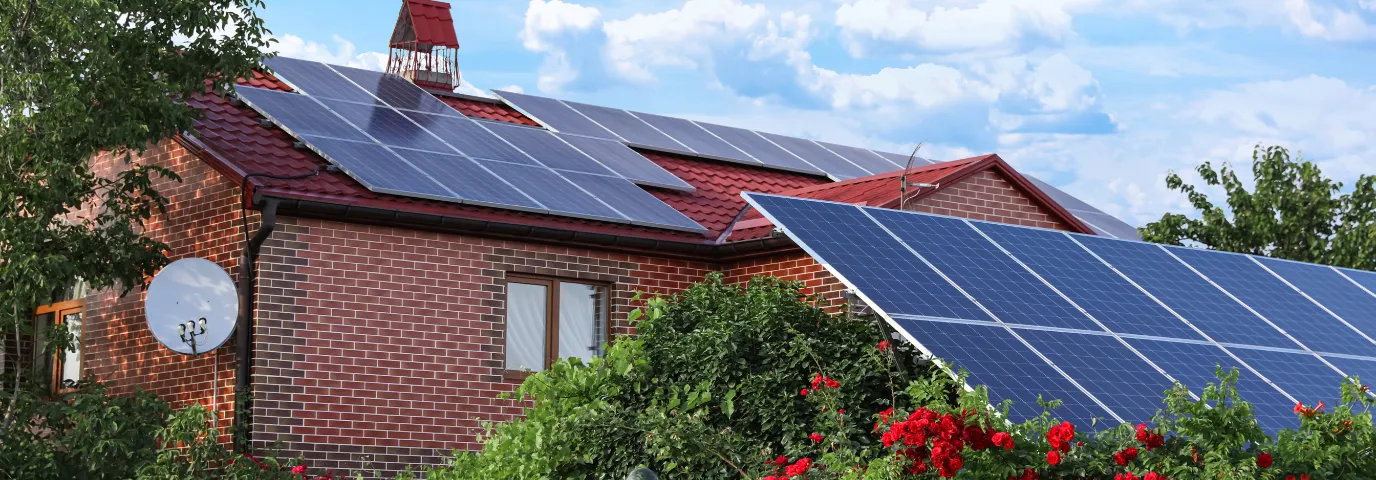 PV-Anlage & Balkonkraftwerk versichern: Kompletter Leitfaden für optimalen Schutz