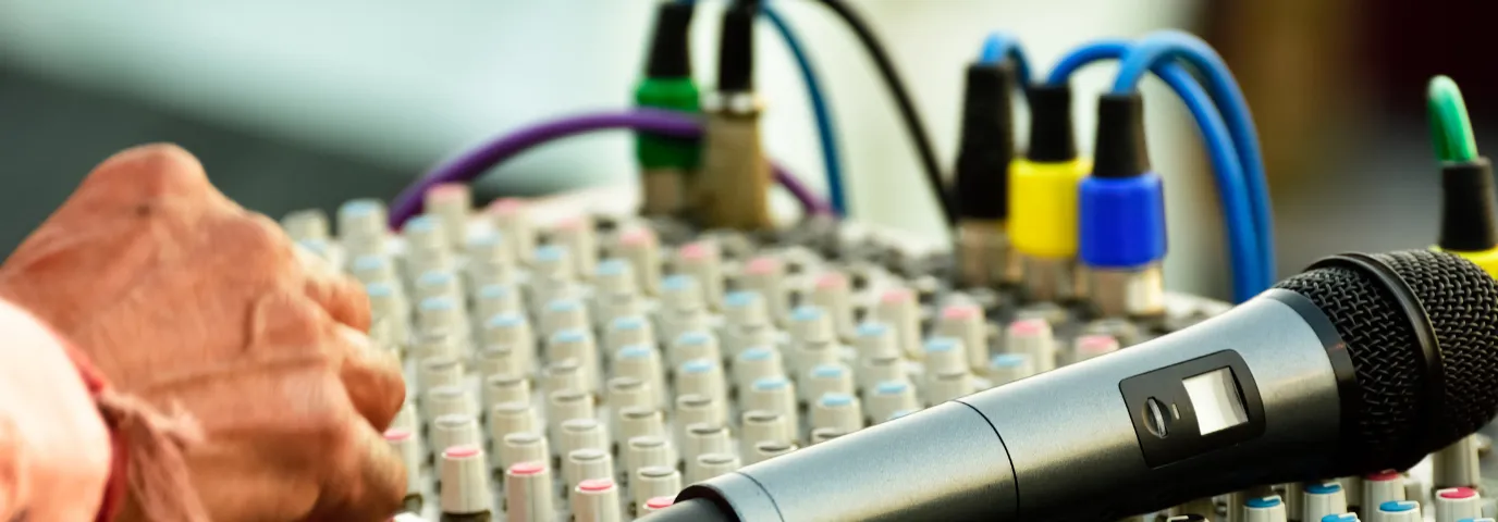 Tontechnik mieten: PA-Anlage, Mixer & Funkstrecken störungsfrei