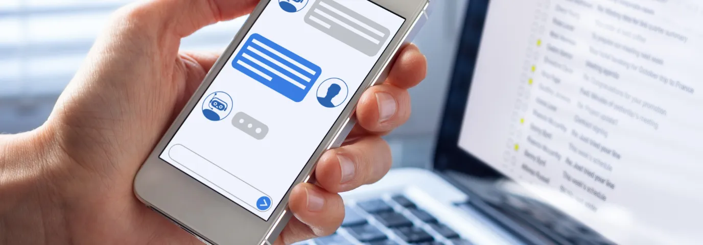 RAG-Chatbots für Websites: FAQ vs. Wissensbasis & Handover-Strategien