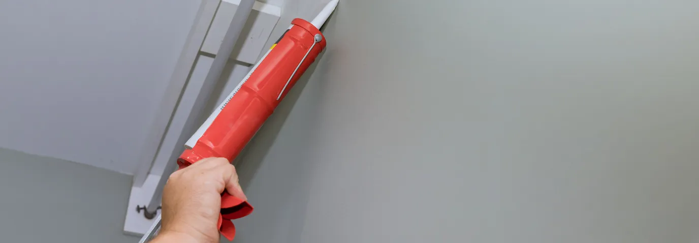 Silikon vs. Acryl: Professionelle Abdichtung ohne Schimmel & Risse