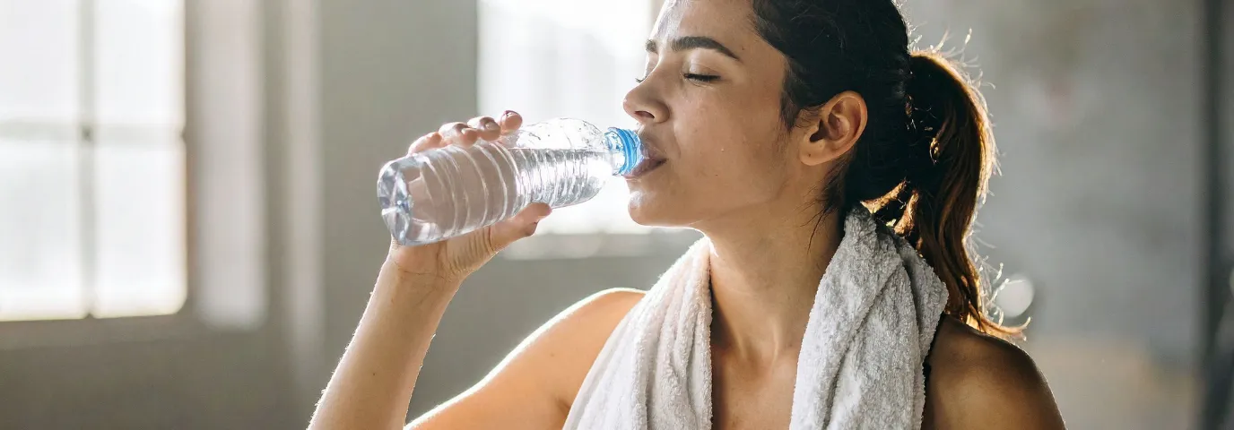 12 Mehr Trinken Tipps: So schaffst Du täglich 2-3 Liter mühelos