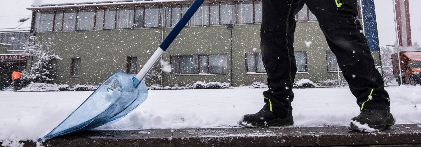 Winterdienst Tipps: 10 Profi-Strategien für Schneeräumen & Streusalz Alternativen