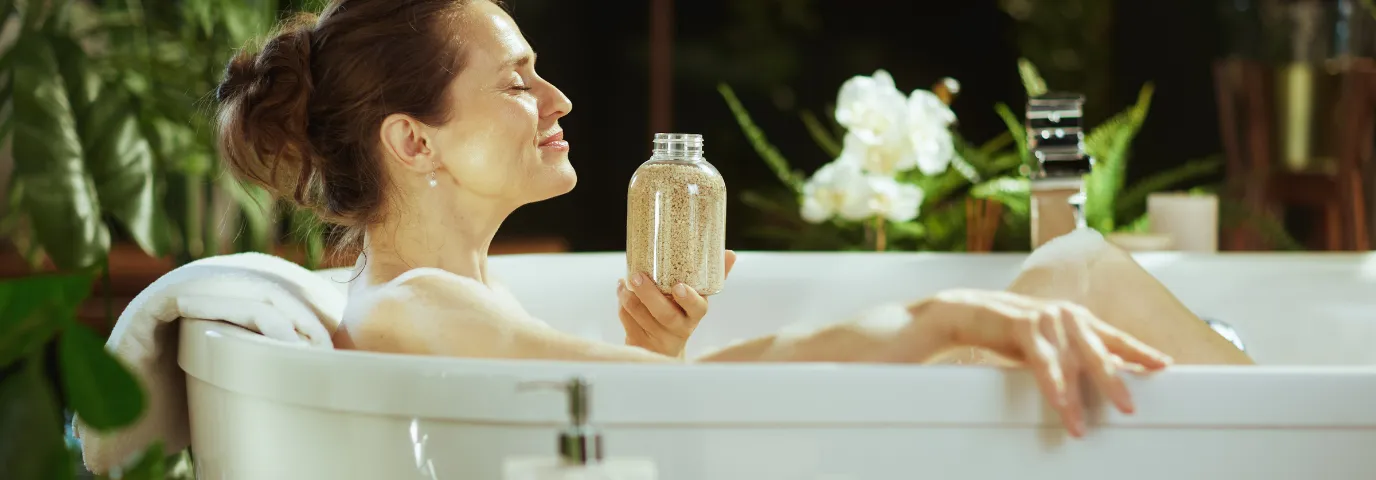 Aromabad selber machen: 5 DIY-Rezepte für Deine Wellness-Oase