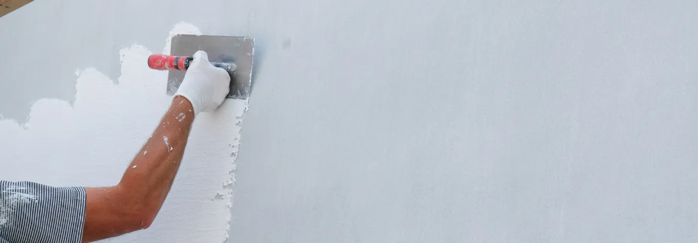 Fassade streichen Kosten 2025: Der komplette Preisratgeber für Hausbesitzer