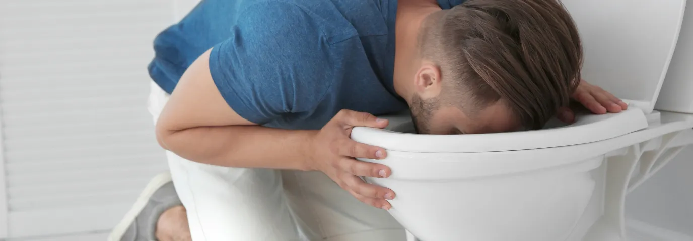 Galle Erbrechen: Ursachen, Symptome & Wann zum Arzt