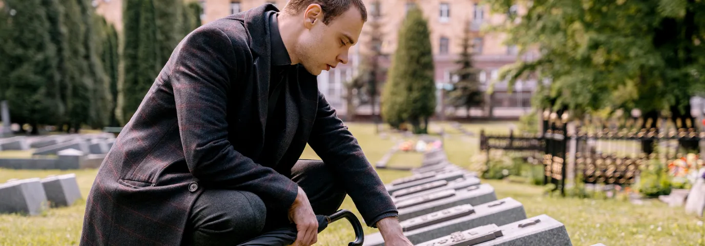 Grabpflege Kosten 2025: Preise, Faktoren & Anbieter im Vergleich