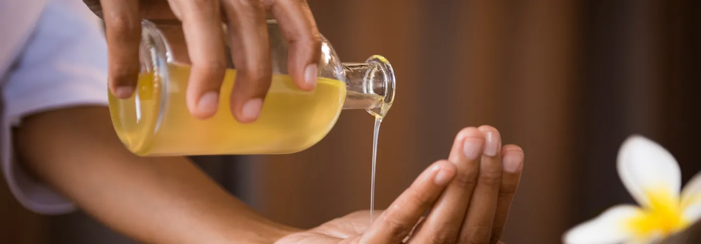 Massageöl selber machen: 7 DIY-Rezepte für entspannende Momente