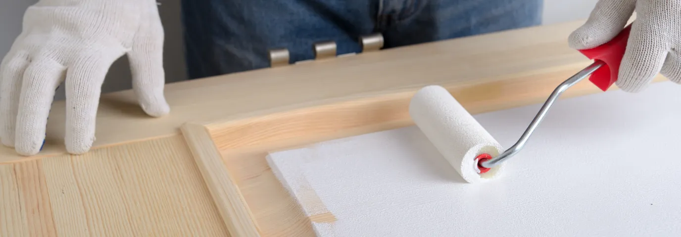 Tür lackieren Kosten 2025: Preise, versteckte Kosten & Spartipps