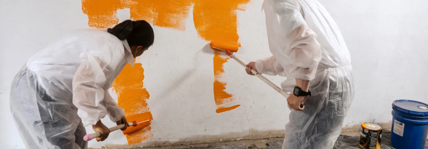 Wände Streichen Kosten 2025: Maler-Preise pro m² & Spartipps