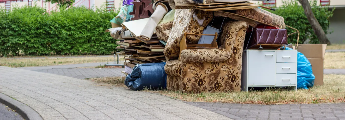 Wann darf man Sperrmüll rausstellen? Termine, Fristen & Regeln 2025