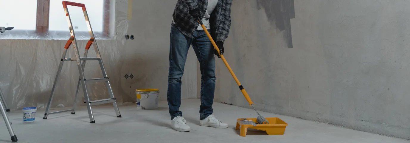 Wohnung Streichen Kosten 2025: Preise pro qm + Profi vs. DIY